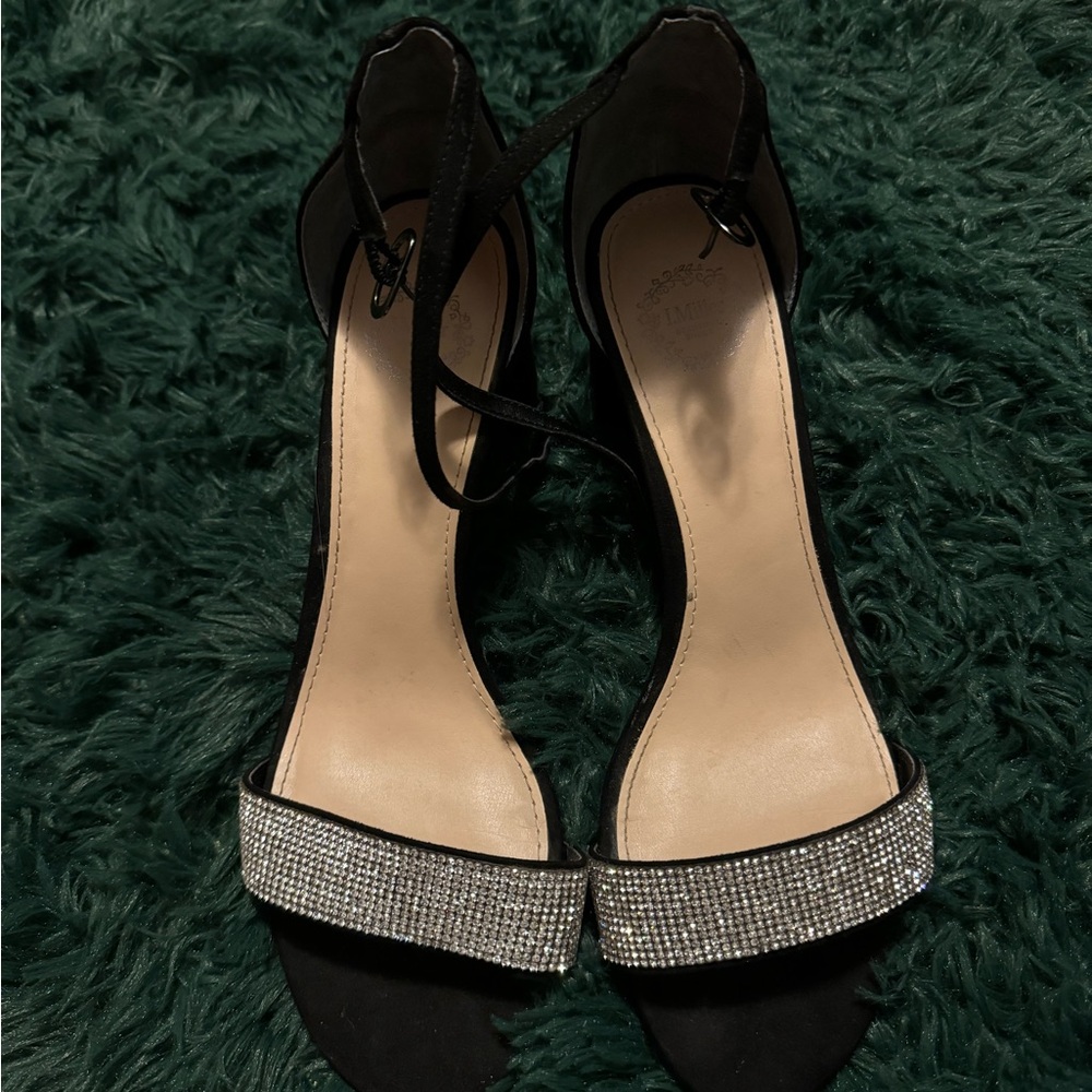 Super cute and comfortable. Worn for prom.